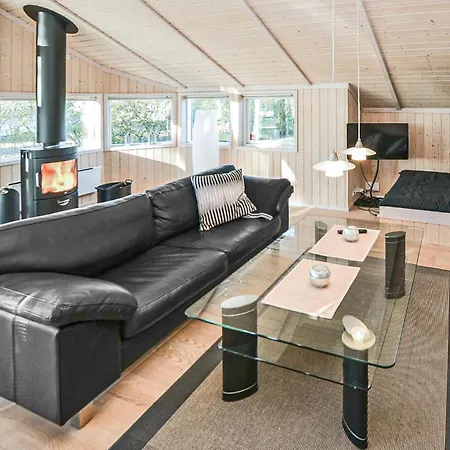 Three-bedroom In Sydals Hébergement de vacances