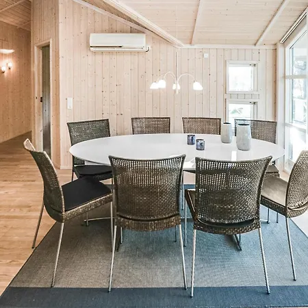 Three-bedroom In Sydals *