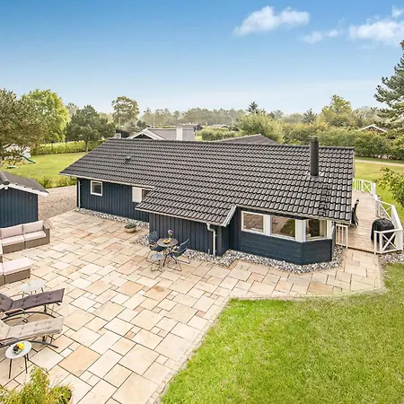 Three-bedroom In Sydals Hébergement de vacances Skovbyballe