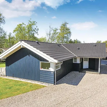 Three-bedroom In Sydals Hébergement de vacances